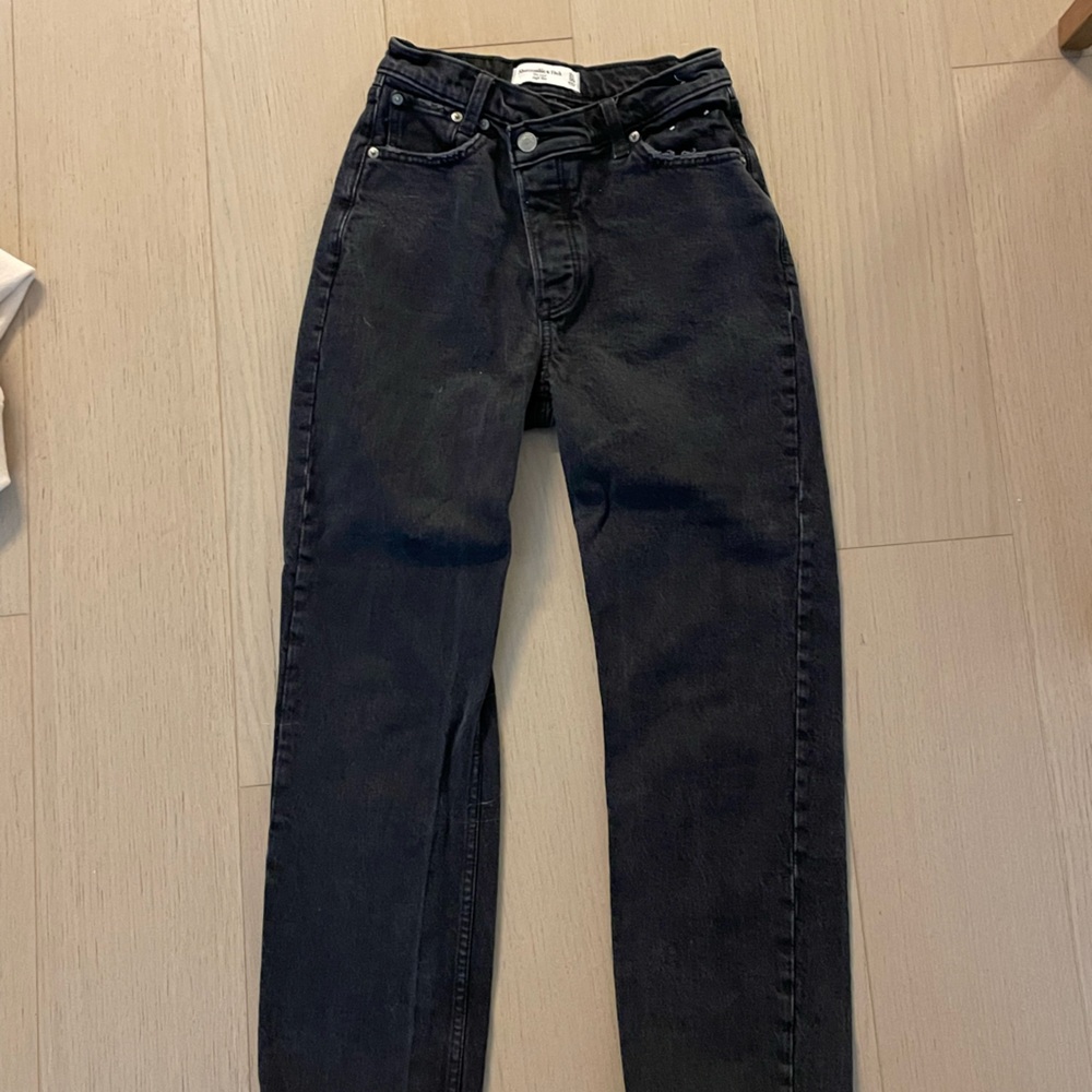 Abercrombie Crossover Button The Dad High Rise Black Jeans, Size 24 (00)